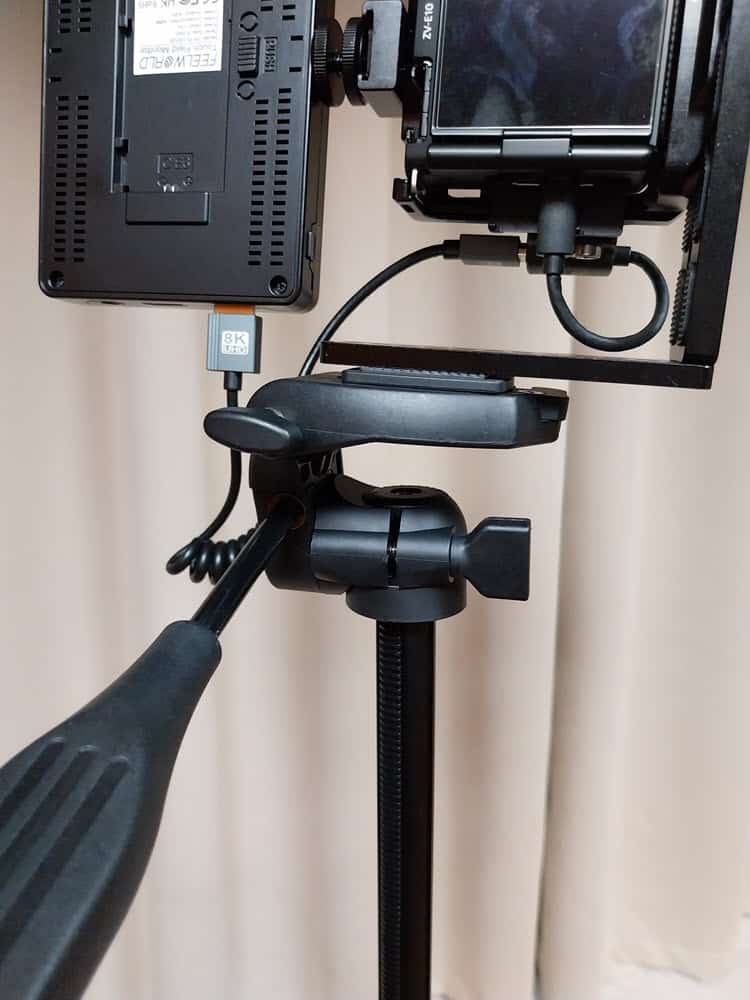 Cheap plastic video tripod head.